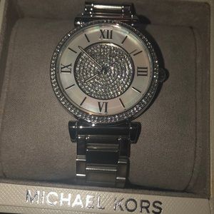 - NEW WITH TAGS! Ladies Michael Kors Watch‼️